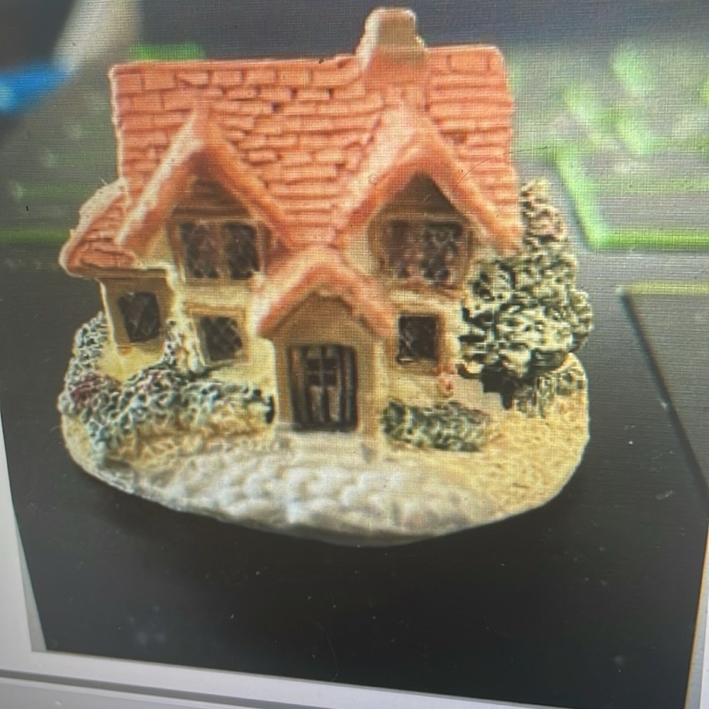 VTG Minature Cuggly Wugglies collection, English cottage house